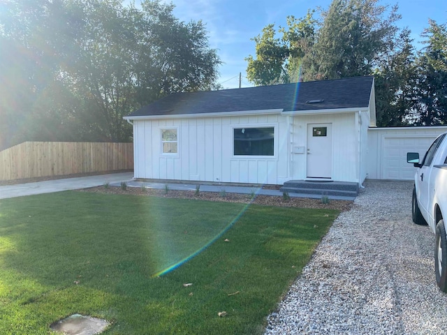 view of front of home with a front lawn