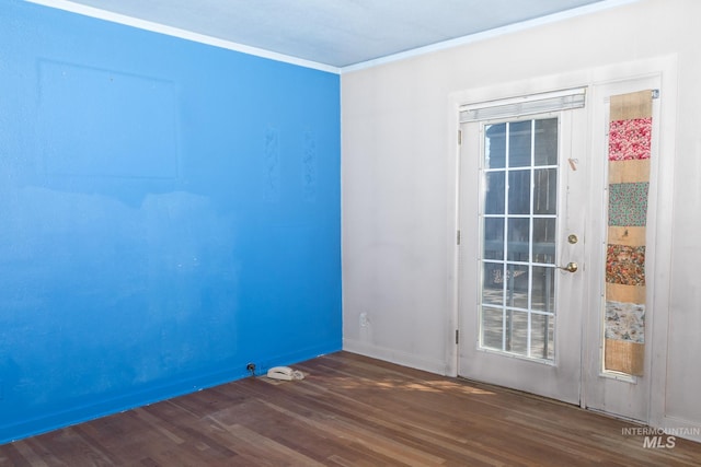 286 SW 3rd Ave, Ontario, OR 97914 - unfurnished room featuring wood finished floors, baseboards, and ornamental molding