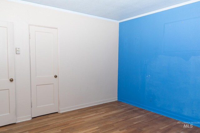 286 SW 3rd Ave, Ontario, OR 97914 - spare room with wood finished floors, ornamental molding, and baseboards