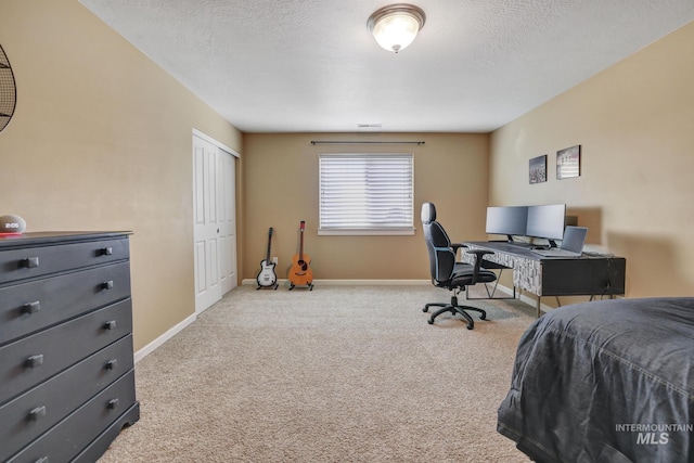 bedroom featuring light carpet, a textured ceiling, and a closet