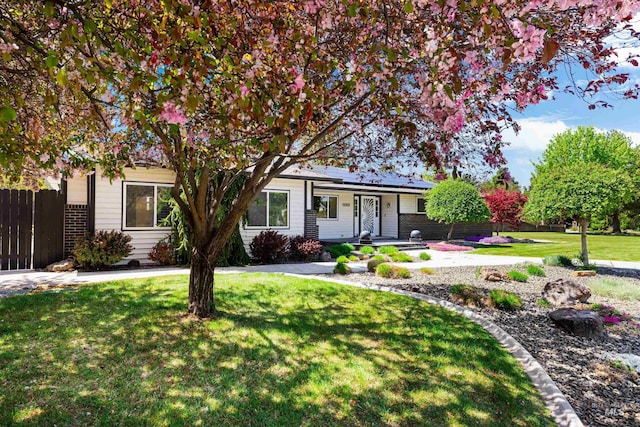 ranch-style home with a porch