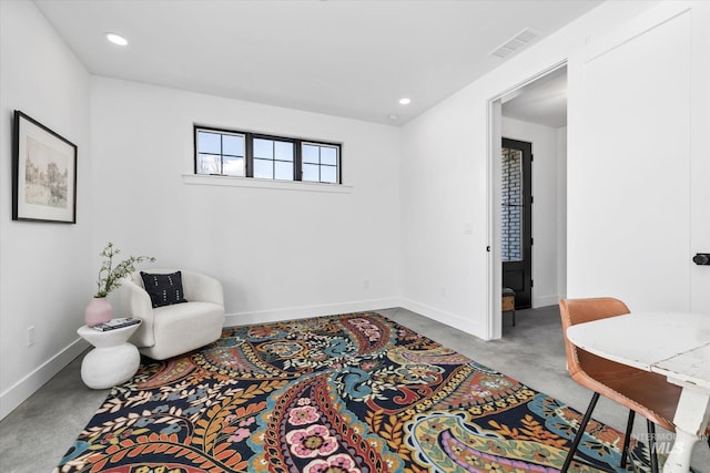 sitting room with carpet floors