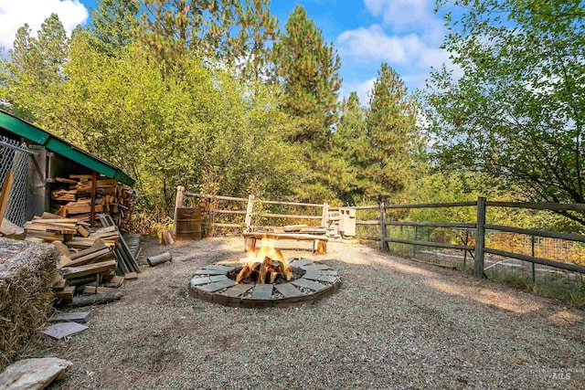 view of yard featuring a fire pit