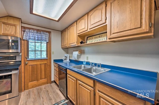 kitchen with dishwasher, sink, light hardwood / wood-style flooring, oven, and lofted ceiling