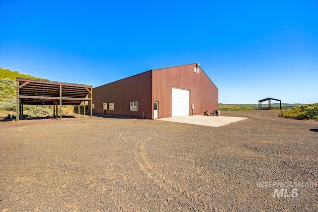 view of pole building with driveway
