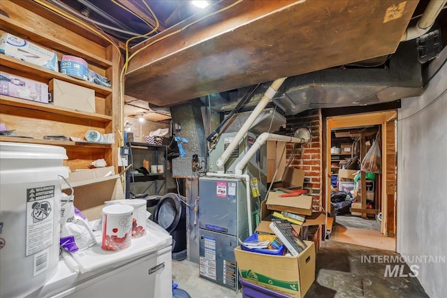 805 Utah, Gooding, ID 83330 - unfinished basement featuring heating unit