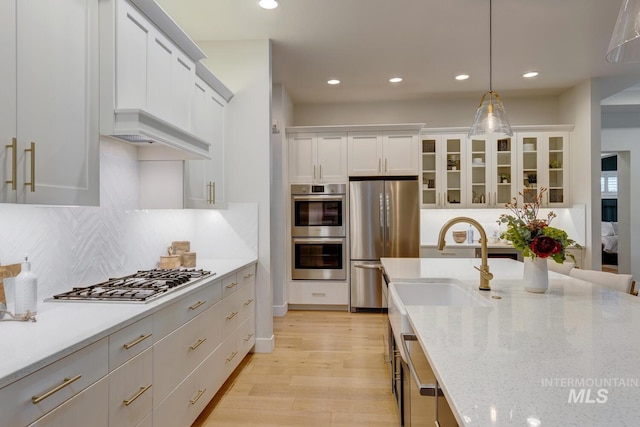 4014 W Farm View Dr, Boise, ID 83714 - kitchen with stainless steel appliances, recessed lighting, a sink, light wood-style floors, and decorative backsplash