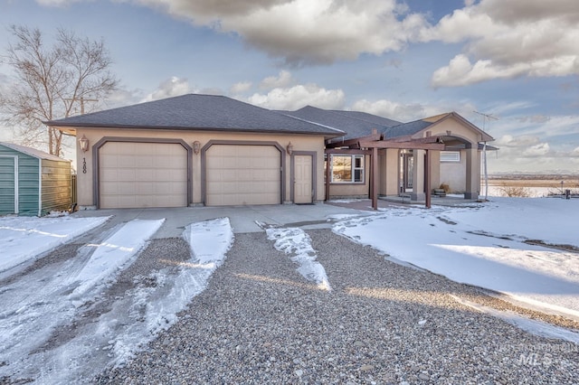 view of front facade featuring a garage