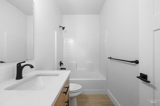 875 N 14th St, Payette, ID 83661 - full bathroom featuring toilet, wood finished floors, vanity, bathtub / shower combination, and baseboards