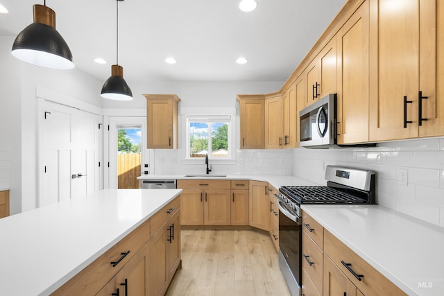 875 N 14th St, Payette, ID 83661 - kitchen featuring stainless steel appliances, a sink, light brown cabinets, recessed lighting, and light countertops