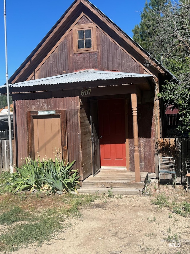 view of front of property