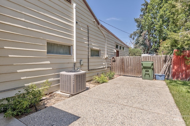 1245 SW 3rd Ave, Ontario, OR 97914 - view of side of property featuring central air condition unit and a patio
