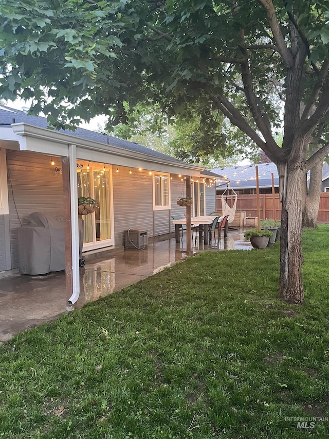 view of yard with a patio area