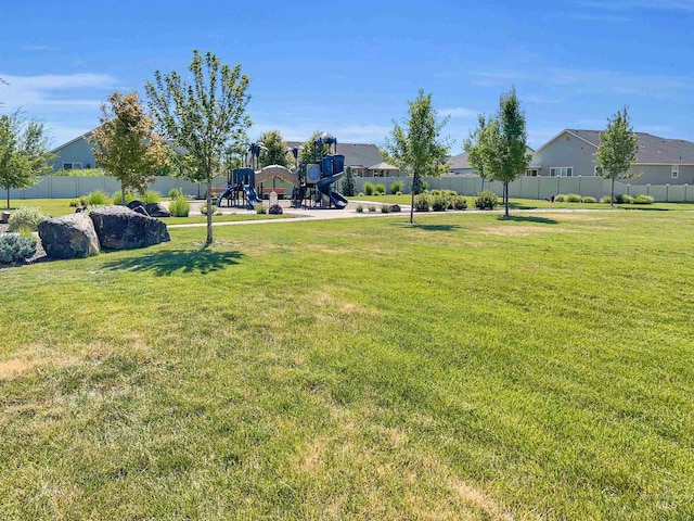 5394 N Elmstone Ave, Meridian, ID 83646 - view of yard featuring a residential view
