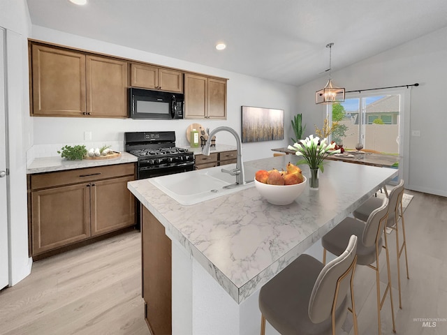 5394 N Elmstone Ave, Meridian, ID 83646 - kitchen featuring black appliances, a sink, lofted ceiling, light wood finished floors, and recessed lighting