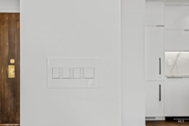 255 S Capitol Blvd Unit 1403, Boise, ID 83702 - detailed view of white cabinets