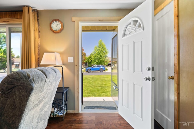 2074 11th Ave E, Twin Falls, ID 83301 - foyer entrance featuring wood finished floors and baseboards