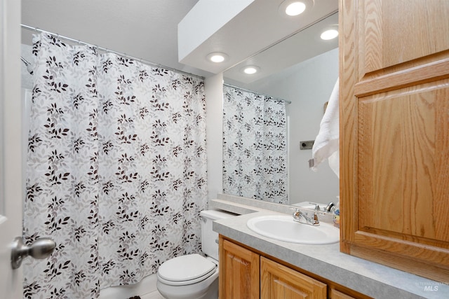 bathroom with toilet, a shower with shower curtain, and vanity