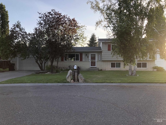 2726 Fairmont Dr, Burley, ID 83318 - split level home with brick siding, a front lawn, and concrete driveway