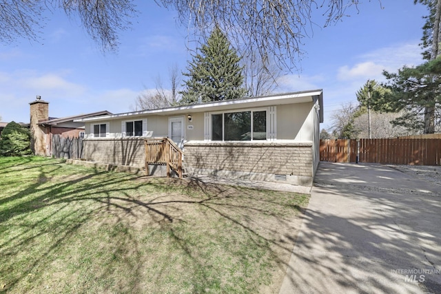 ranch-style home with a front lawn, fence, and crawl space