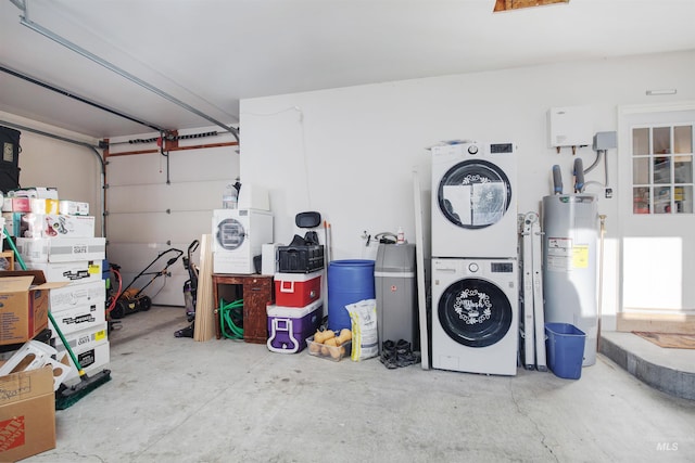 garage featuring estacked washer and dryer and water heater