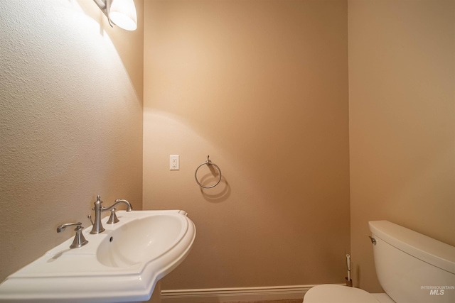 bathroom featuring toilet and sink