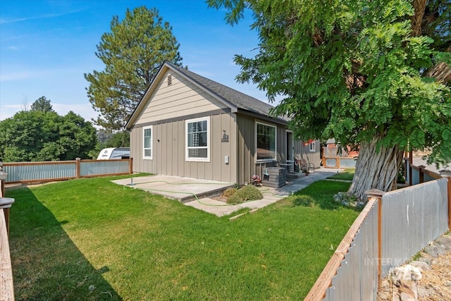 back of house featuring a yard