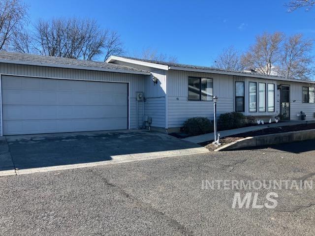 single story home with driveway and an attached garage