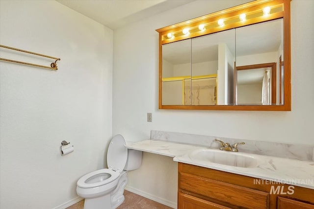 16476 Ustick Rd, Caldwell, ID 83607 - full bath with baseboards, toilet, vanity, and a shower with door