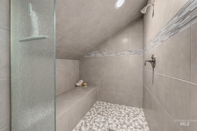 420 Poppy St, Fruitland, ID 83619 - full bath featuring vaulted ceiling and tiled shower