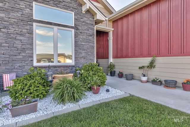 420 Poppy St, Fruitland, ID 83619 - entrance to property featuring board and batten siding, stone siding, and a patio area