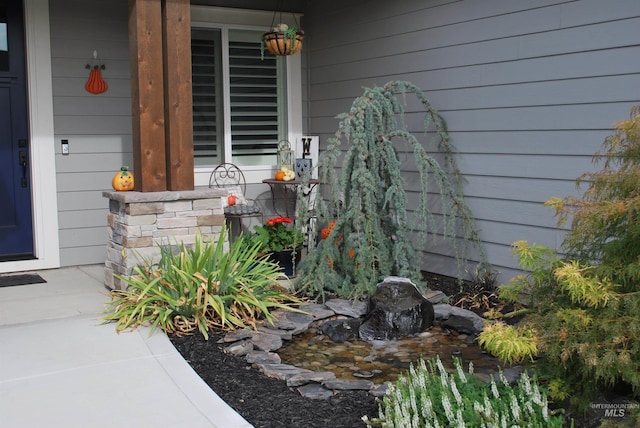 doorway to property featuring a porch