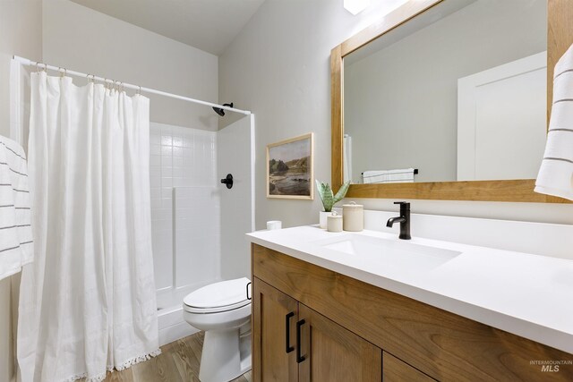 652 N Morning Glory, Eagle, ID 83616 - bathroom with wood finished floors, toilet, vanity, and curtained shower