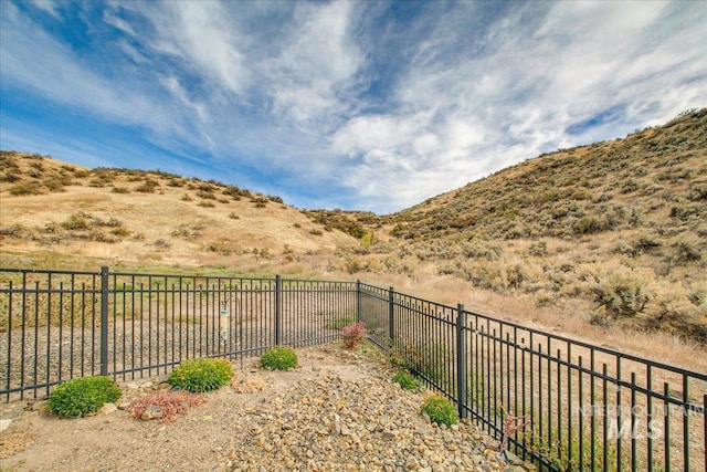 view of yard with a mountain view