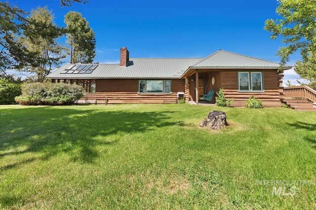 view of front of home featuring a front yard