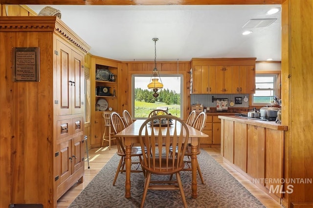 dining room with light hardwood / wood-style floors