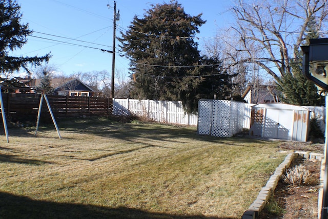 view of yard with a storage shed