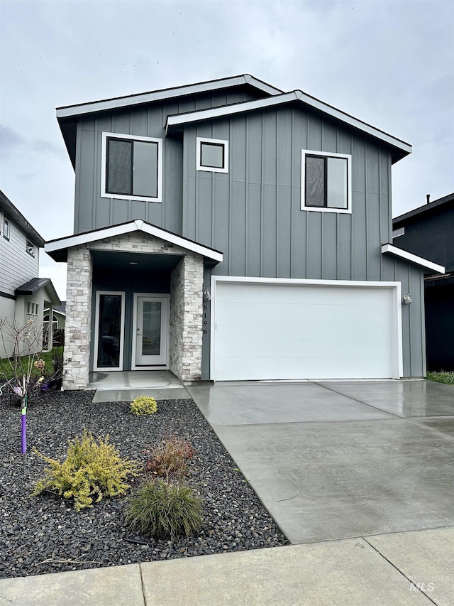 view of front of property featuring a garage