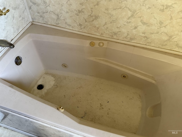 5656 Three Mile Rd, Weippe, ID 83553 - full bathroom featuring a jetted tub