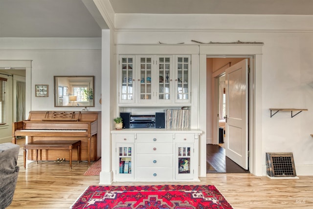 sitting room with visible vents and light wood-style flooring