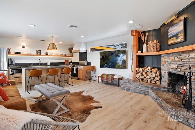 2672 E 4000 N, Twin Falls, ID 83301 - living area with light wood-style flooring, a fireplace, and recessed lighting