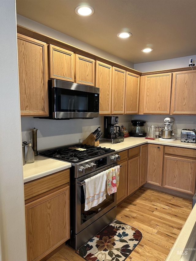 168 Long Is, Twin Falls, ID 83301 - kitchen featuring light countertops, light wood-style floors, recessed lighting, stainless steel appliances, and a toaster