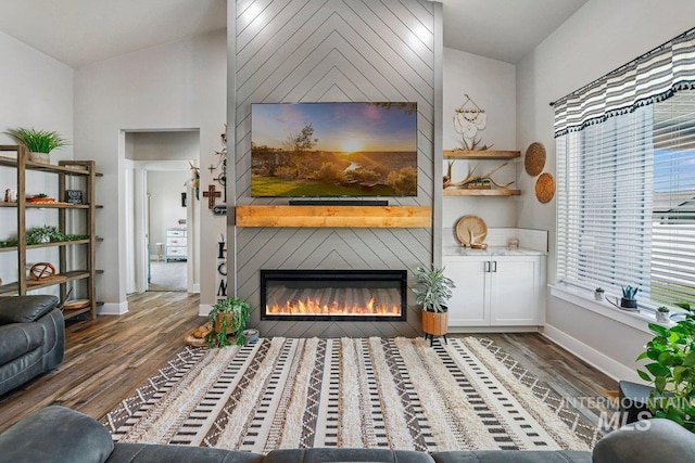 910 Blueridge Dr, Kimberly, ID 83341 - living area featuring wood finished floors, a fireplace, baseboards, and vaulted ceiling