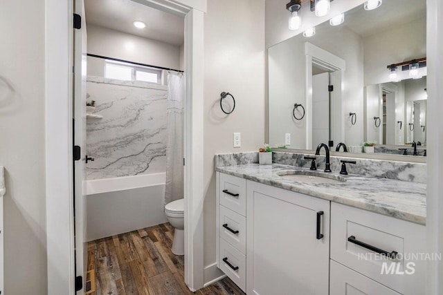 910 Blueridge Dr, Kimberly, ID 83341 - full bathroom featuring wood finished floors, vanity, toilet, and shower / bath combination with curtain