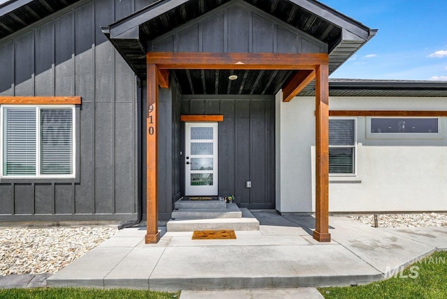 910 Blueridge Dr, Kimberly, ID 83341 - entrance to property featuring board and batten siding