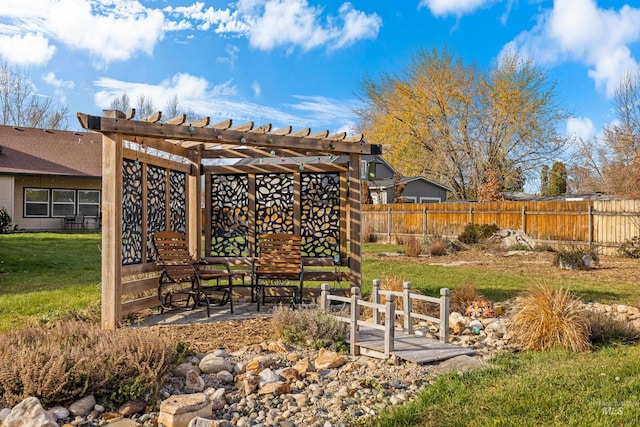 view of yard featuring a pergola