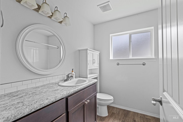 1724 Pioneer Dr, Lewiston, ID 83501 - full bath with vanity and wood finished floors