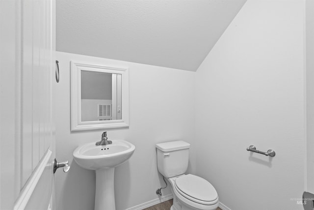 1724 Pioneer Dr, Lewiston, ID 83501 - bathroom featuring vaulted ceiling and toilet