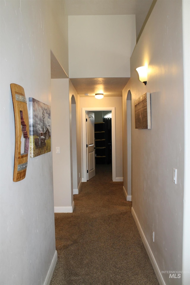 4951 W Torana St, Meridian, ID 83646 - corridor featuring arched walkways, carpet floors, and baseboards