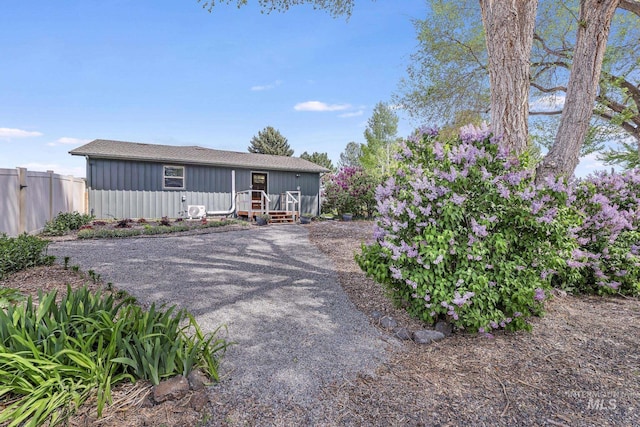 view of front of house with fence and driveway